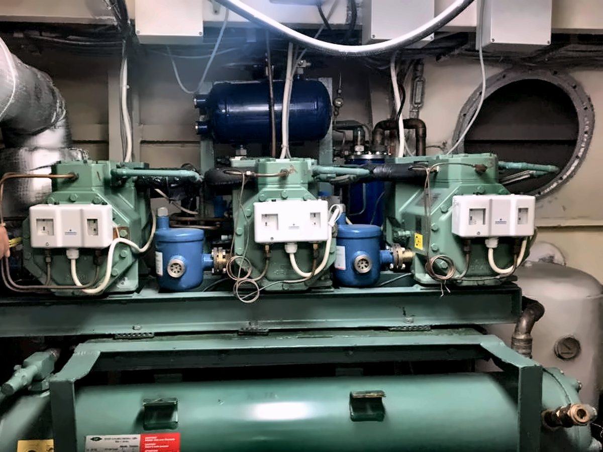 Twin-compressor refrigeration plant with receiver - custom-built by GMRL